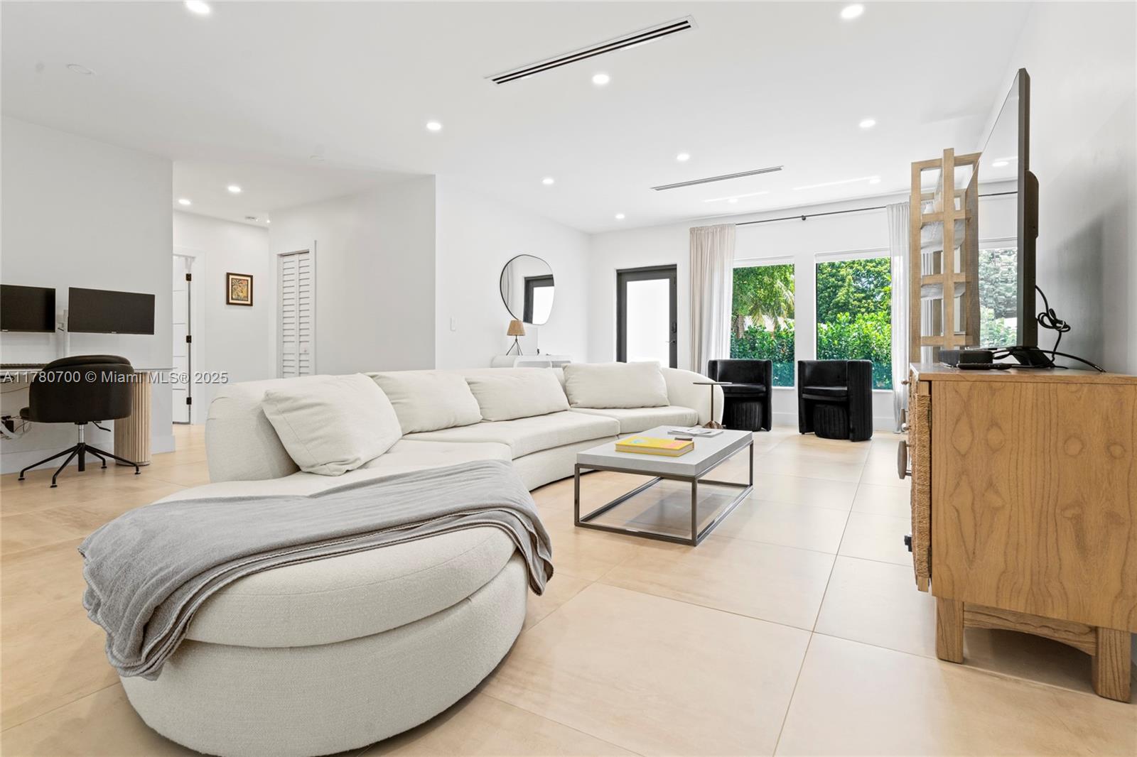 BRENTWOOD REV PL - Residential Lease