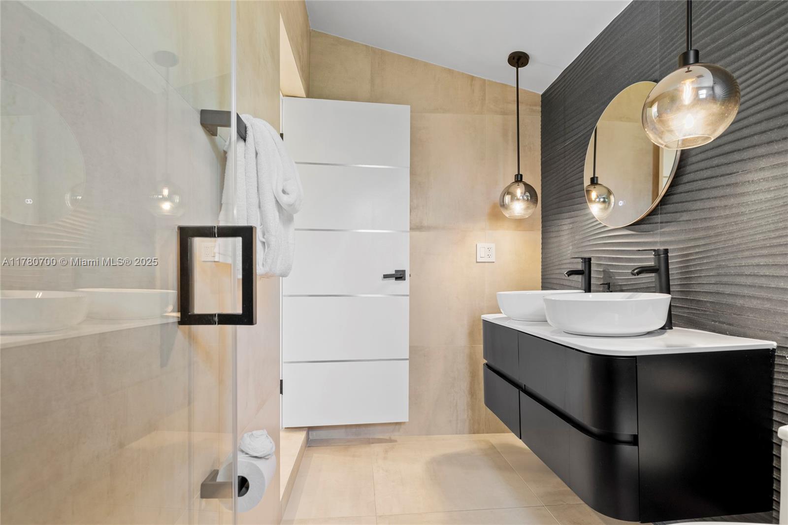 BRENTWOOD REV PL - Residential Lease