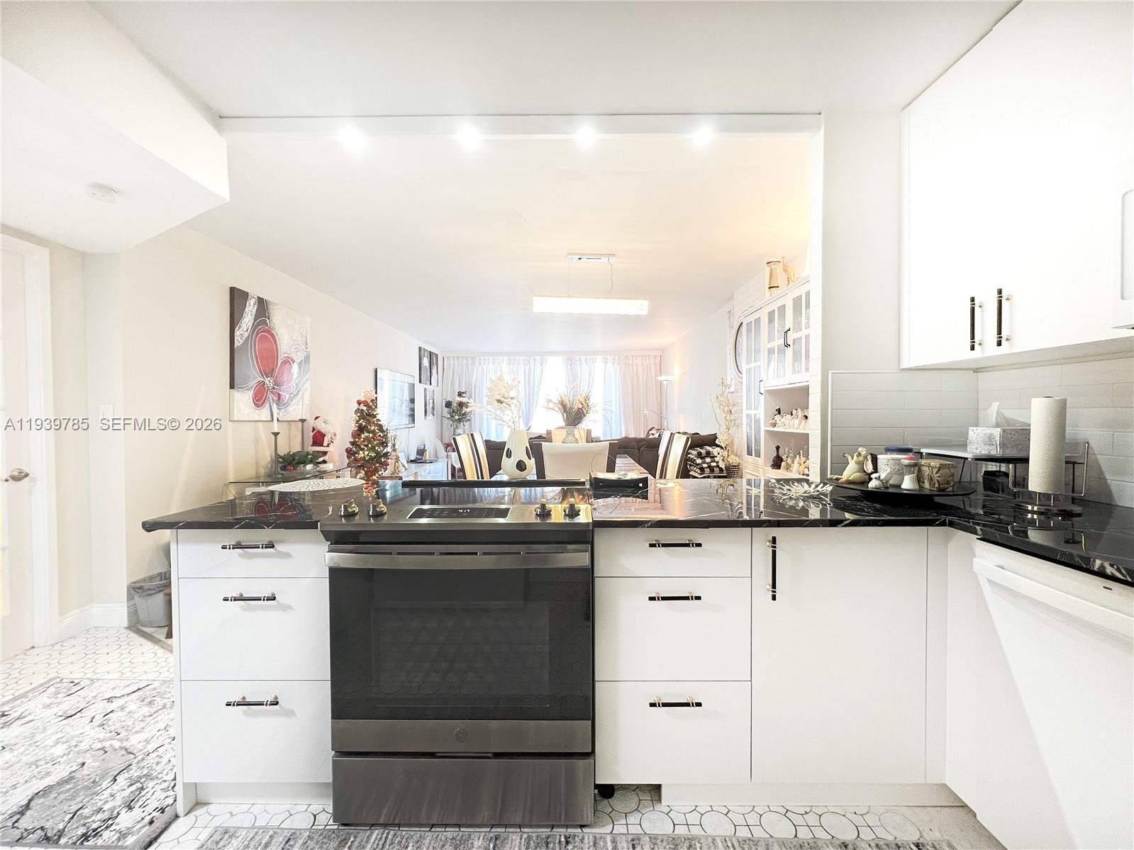 ADMIRALS PORT CONDO-EAST - Residential