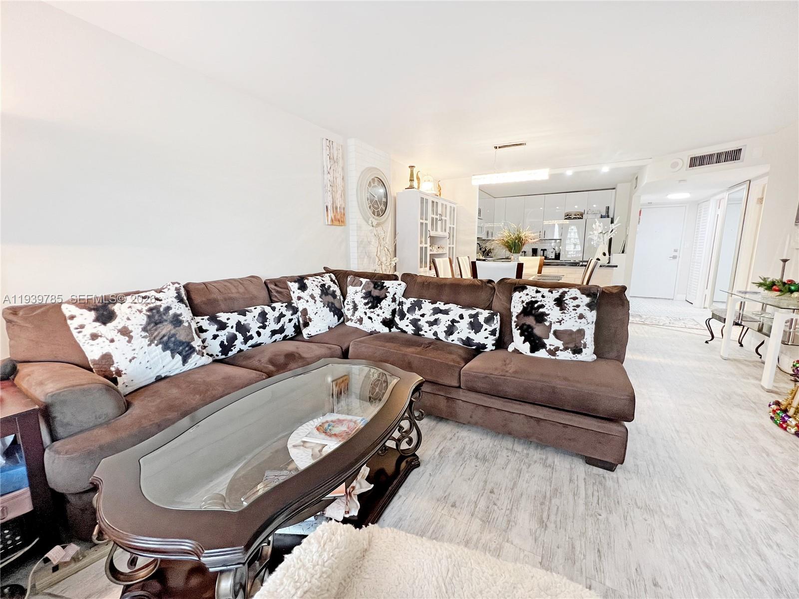 ADMIRALS PORT CONDO-EAST - Residential