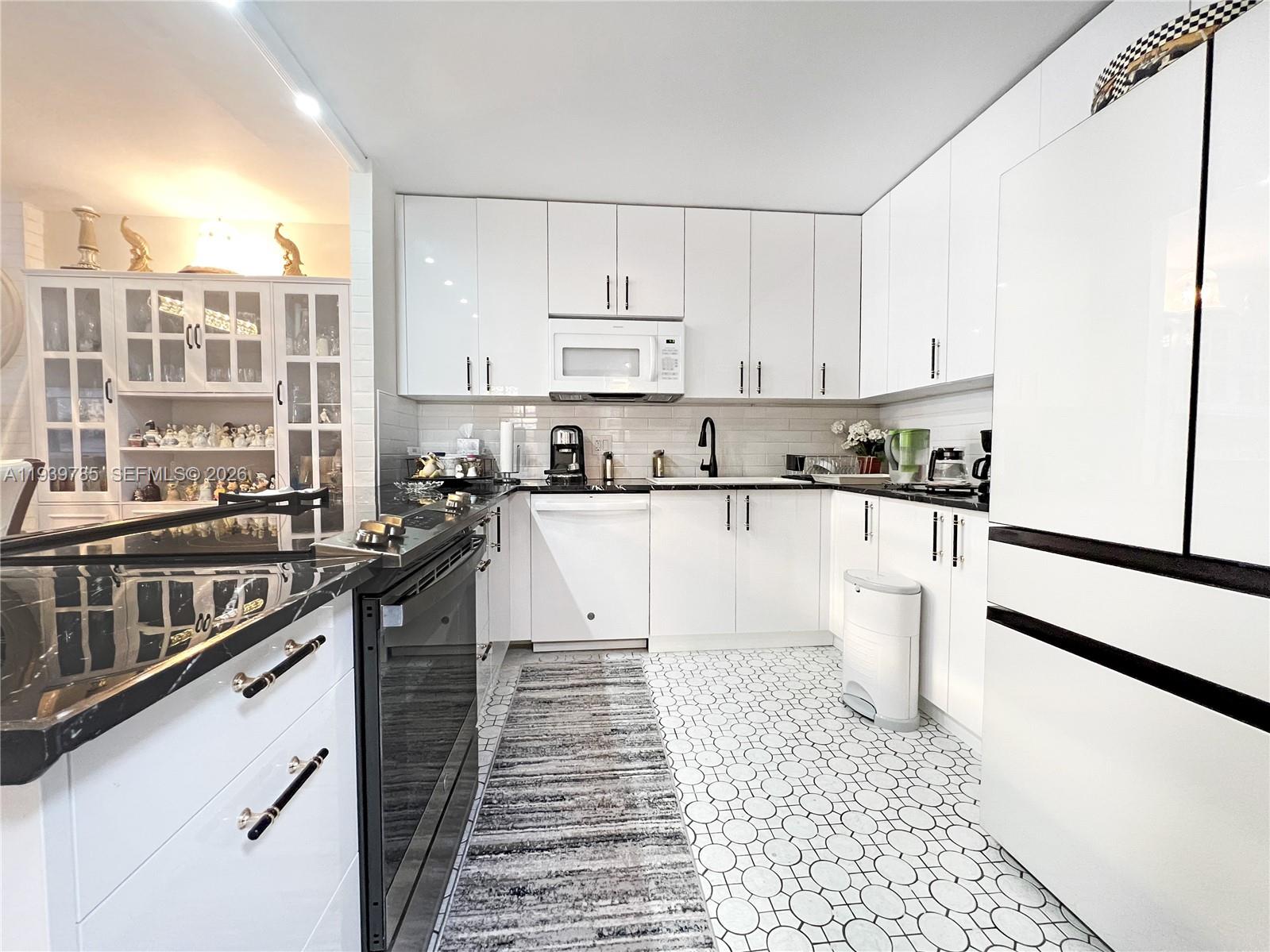 ADMIRALS PORT CONDO-EAST - Residential