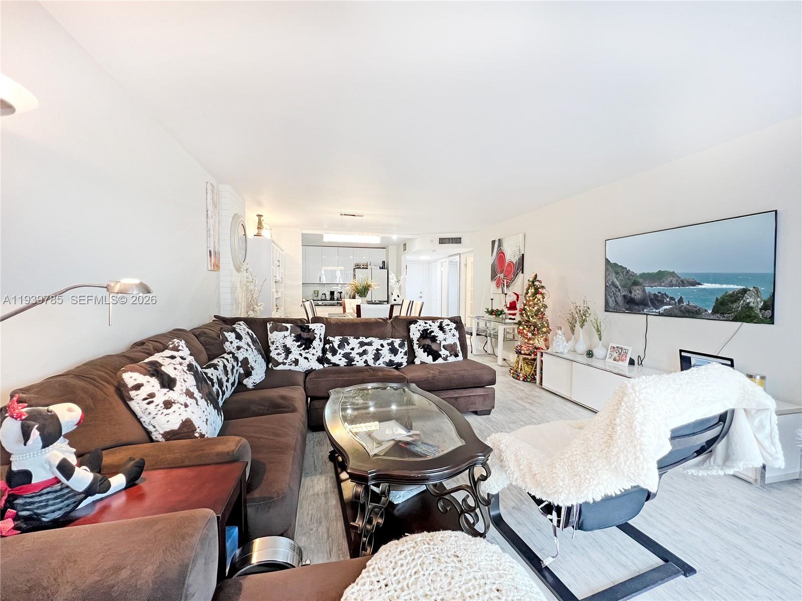 ADMIRALS PORT CONDO-EAST - Residential