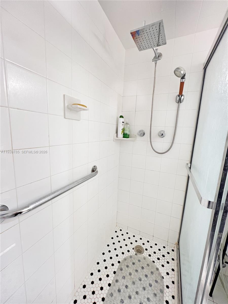 ADMIRALS PORT CONDO-EAST - Residential