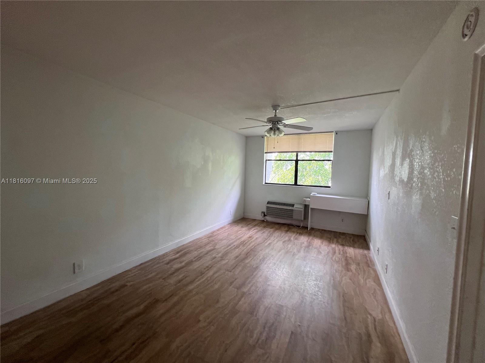 Rental Property at 2401 Riverside Dr 506-B, Coral Springs, Broward County, Florida - Bedrooms: 1 
Bathrooms: 1  - $1,350 MO.