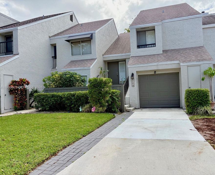 Stunning fully renovated 3-bedroom, 2.5 bath townhome with a garage attached, in the heart of Boca Raton (Via Verde). Features a bright open plan floors with a high-end stainless steel appliances, and luxury tile flooring throughout. The Community is located minutes from the pristine beaches, Boca Town Center and diners.