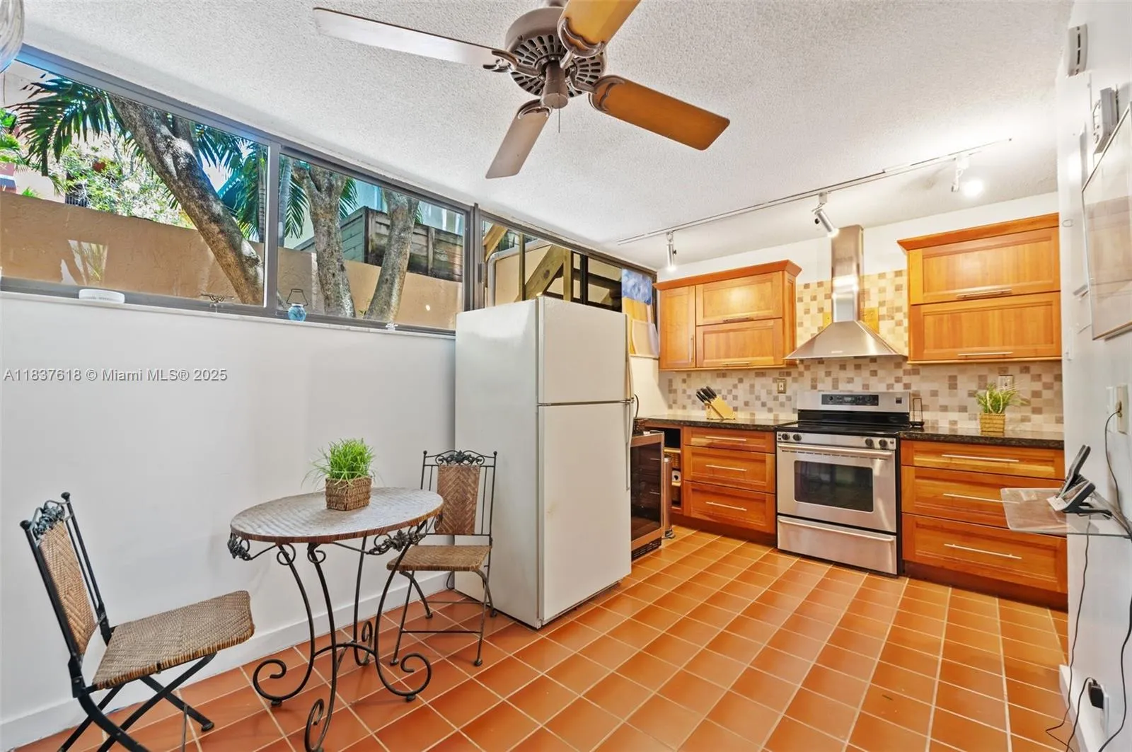 Miami, Florida 33133, United States, 2 Bedrooms Bedrooms, ,3 BathroomsBathrooms,Residential,Active,168631