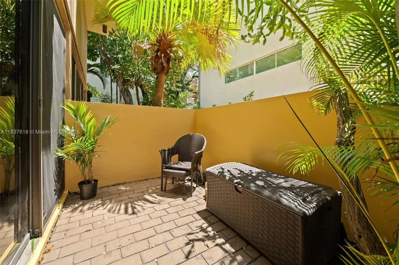 Miami, Florida 33133, United States, 2 Bedrooms Bedrooms, ,3 BathroomsBathrooms,Residential,Active,168631