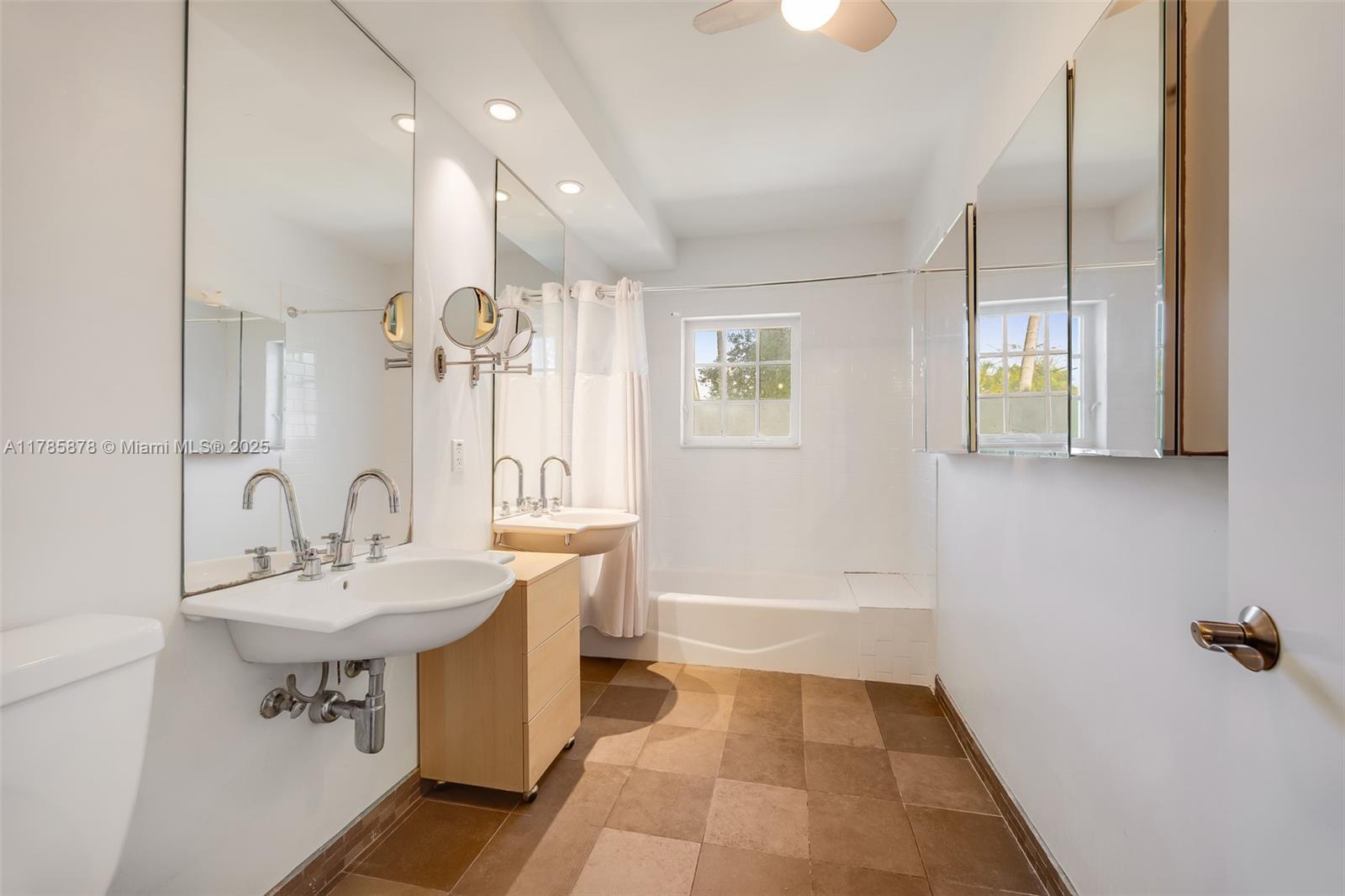 SILVER BLUFF EST-SEC B - Residential