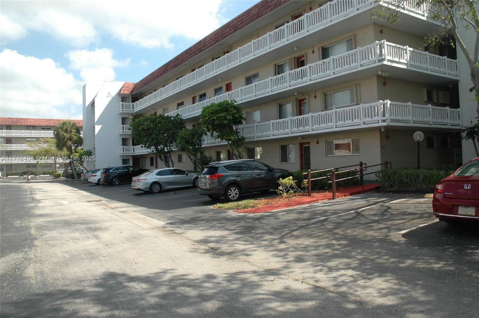 LAS VISTAS D IN INVERRARY - Residential