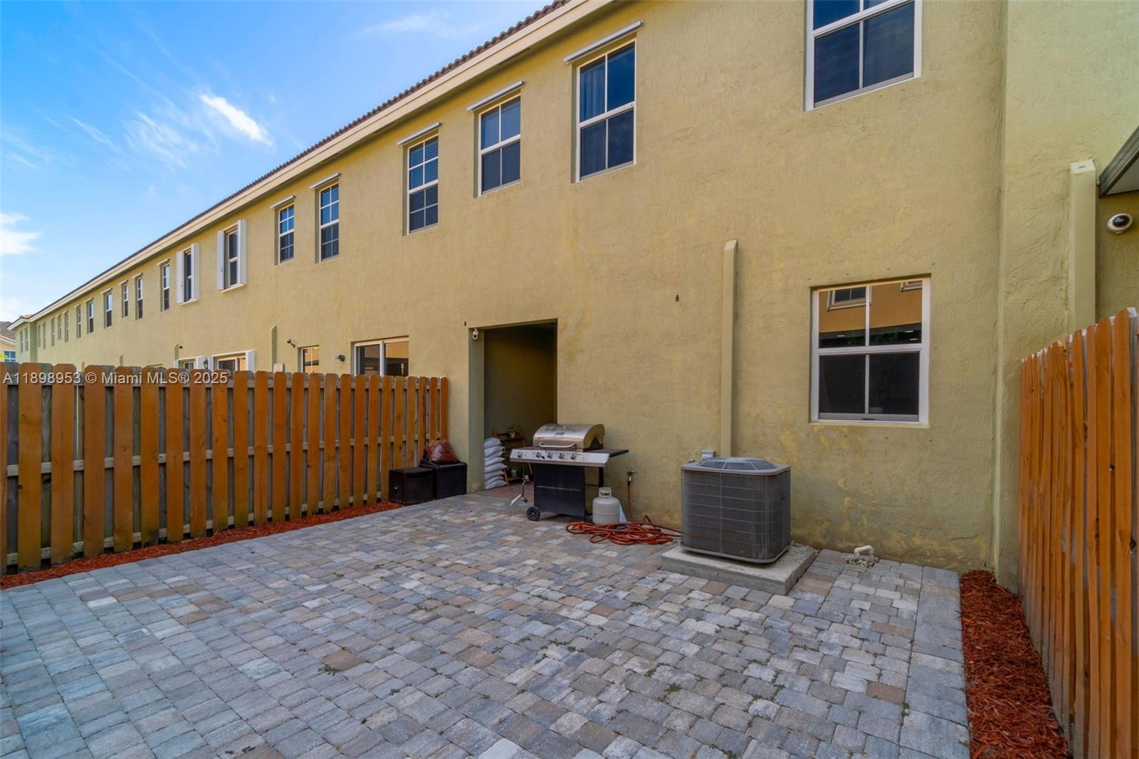 KEYS GARDEN - Residential Lease