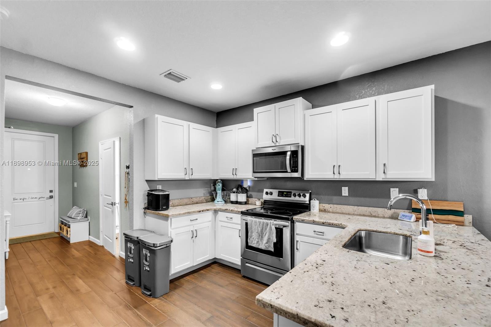 KEYS GARDEN - Residential Lease