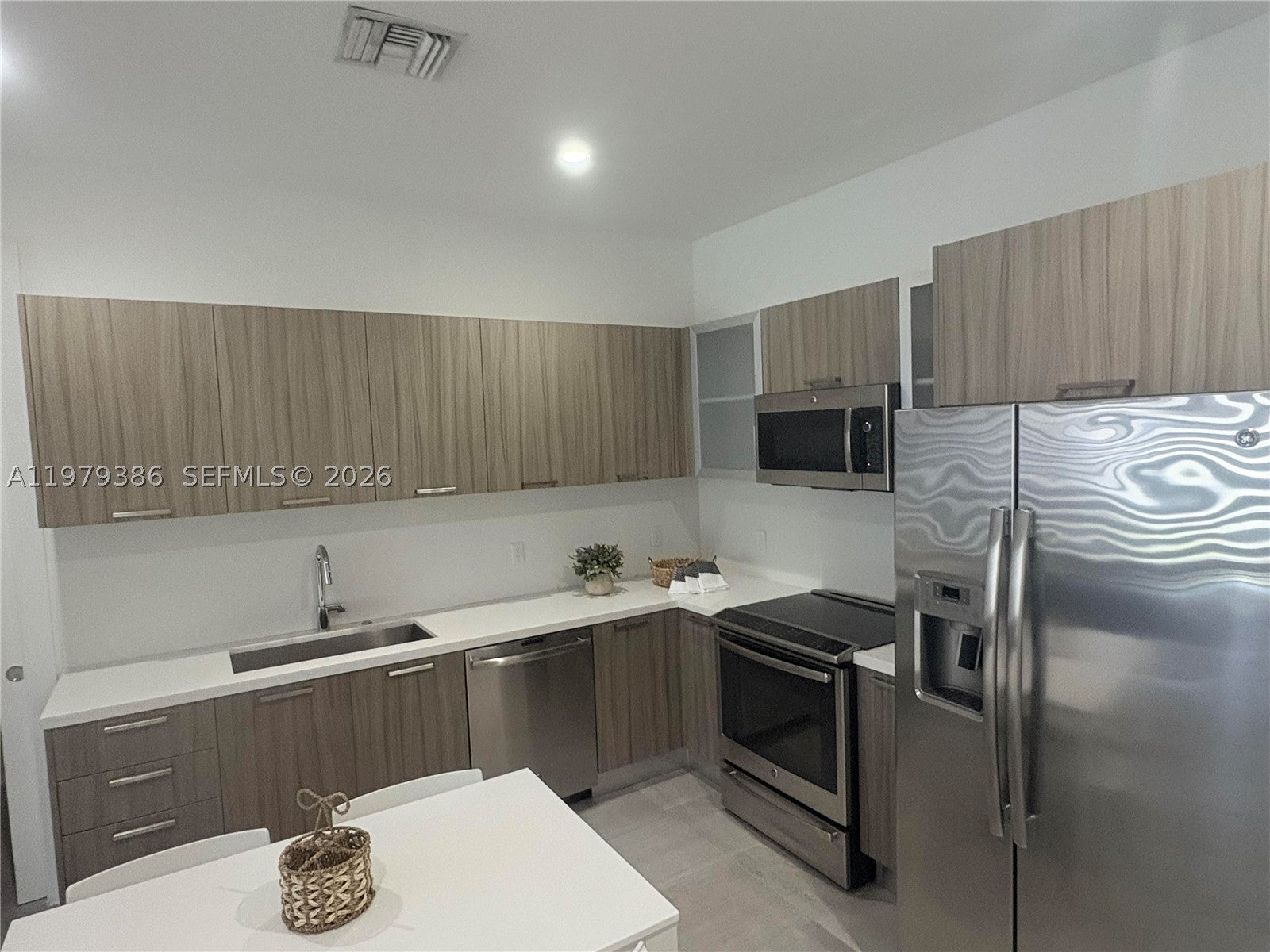 1045 NE 18th Ave 304