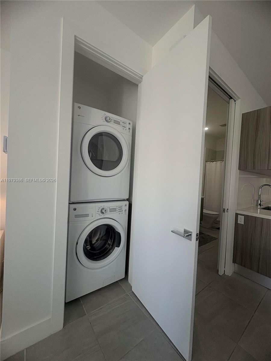 GALLERIA LOFTS CONDO - Residential Lease