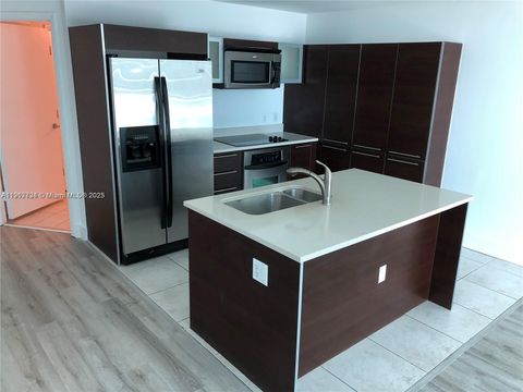 1900 N Bayshore Dr 3907 Miami FL 33132