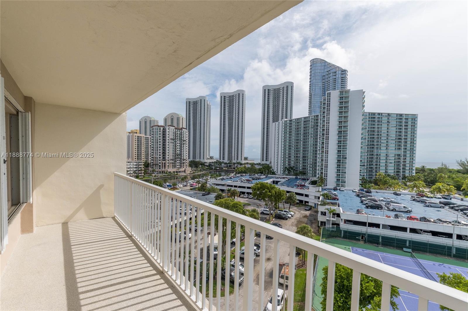 ARLEN HOUSE CONDO - Residential