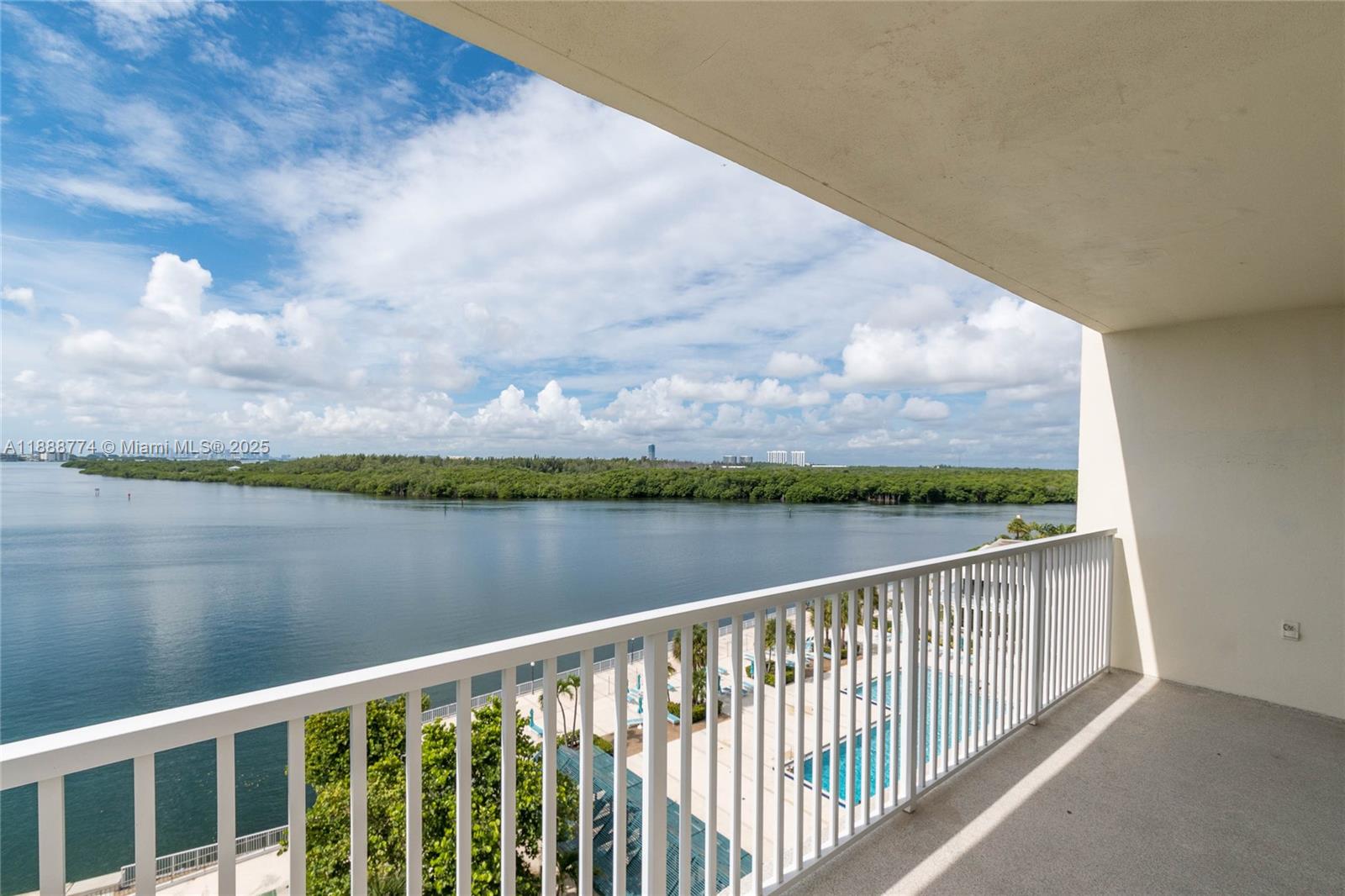 ARLEN HOUSE CONDO - Residential