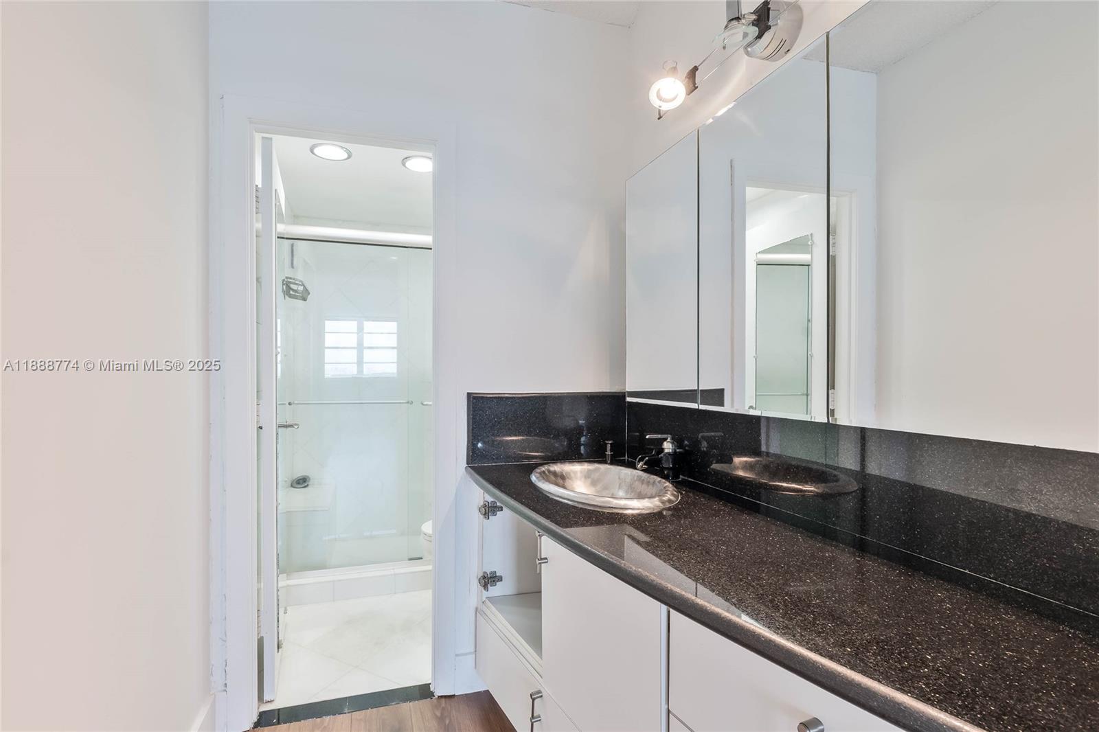 ARLEN HOUSE CONDO - Residential