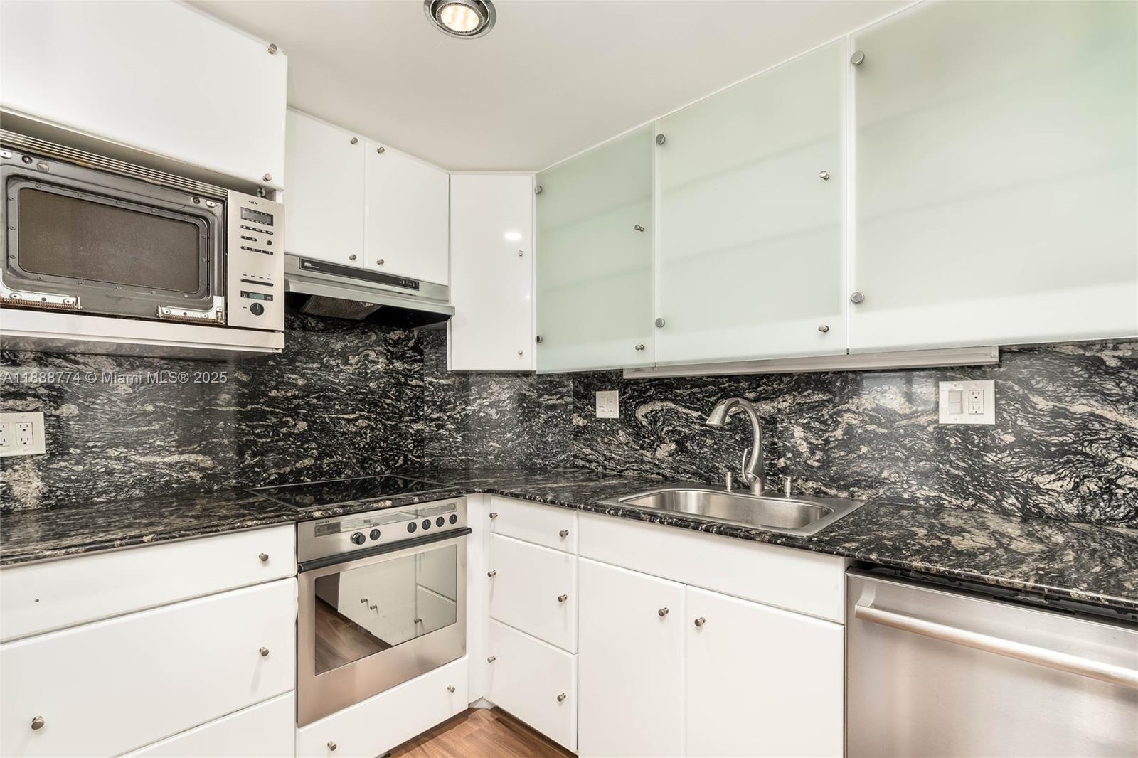 ARLEN HOUSE CONDO - Residential