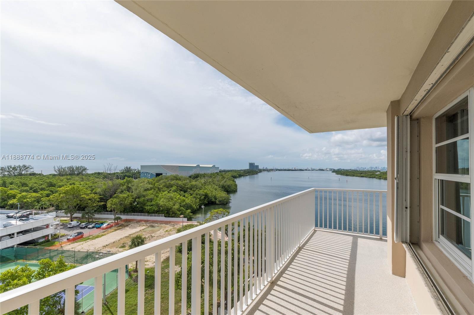 ARLEN HOUSE CONDO - Residential