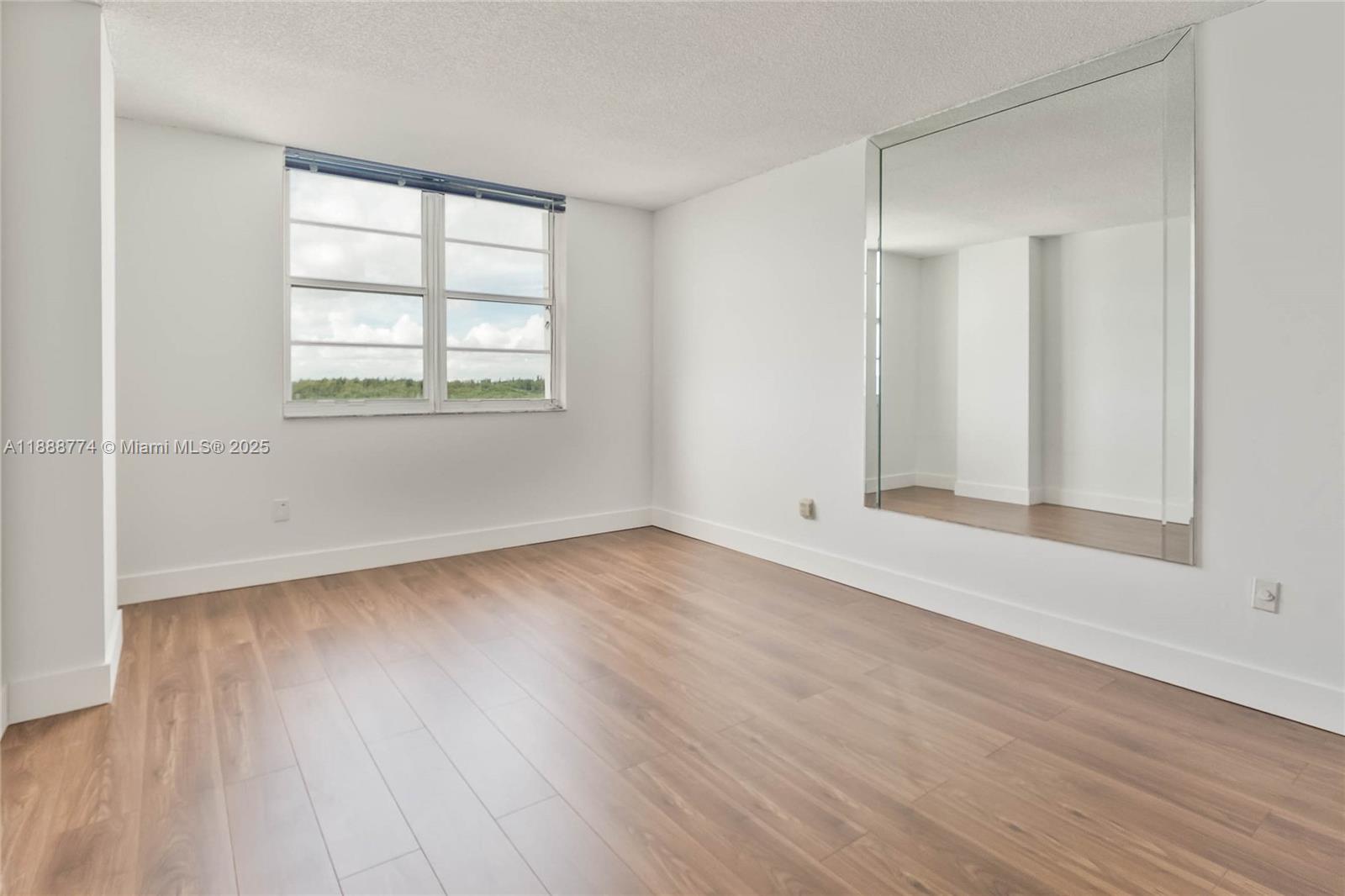 ARLEN HOUSE CONDO - Residential