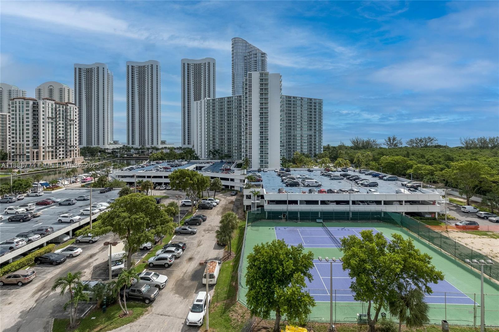 ARLEN HOUSE CONDO - Residential