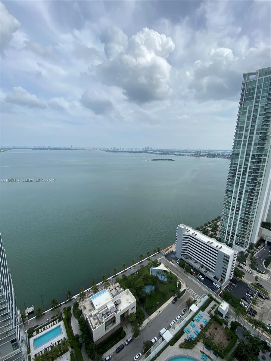 PARAISO BAY CONDO - Residential