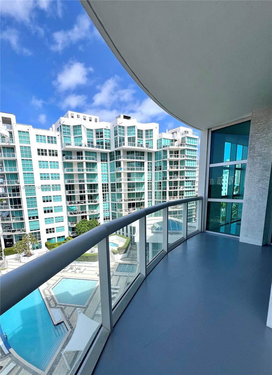 650 NE 32nd St 3704