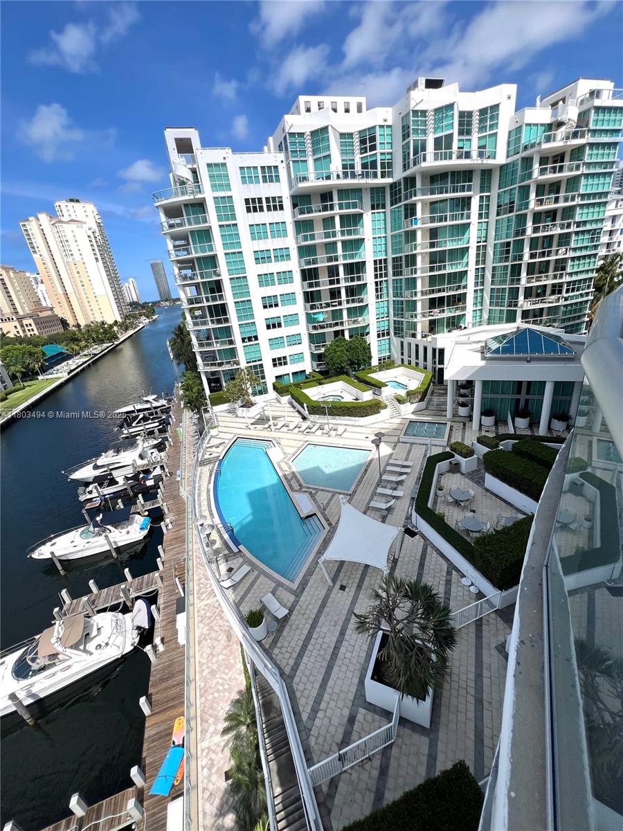 650 NE 32nd St 3704