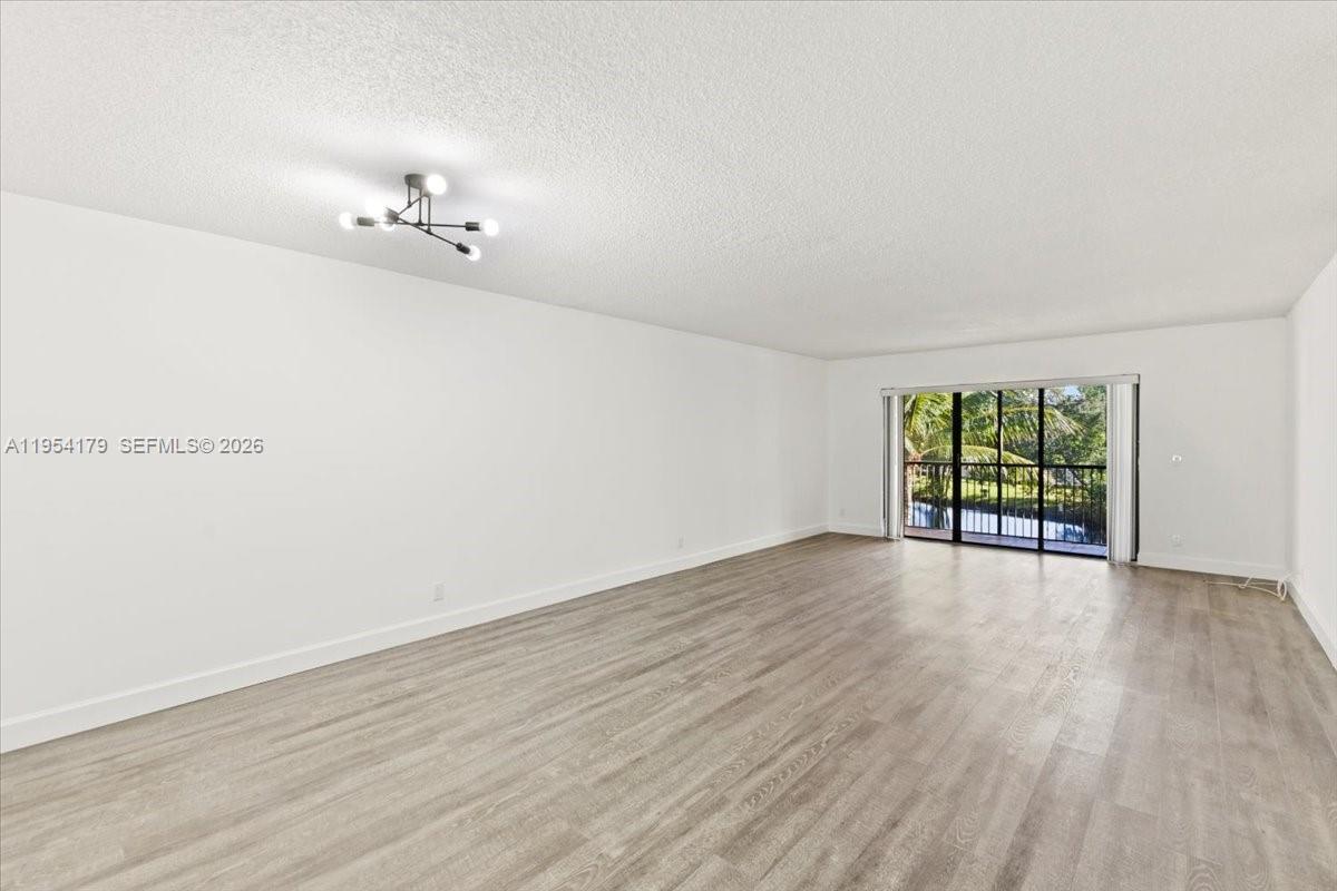 RACQUET CLUB APTS AT BONA - Residential