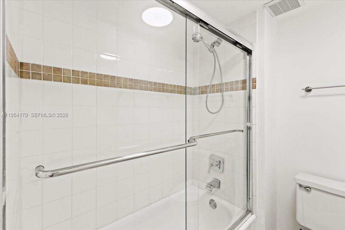 RACQUET CLUB APTS AT BONA - Residential