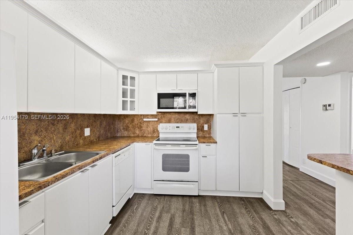 RACQUET CLUB APTS AT BONA - Residential