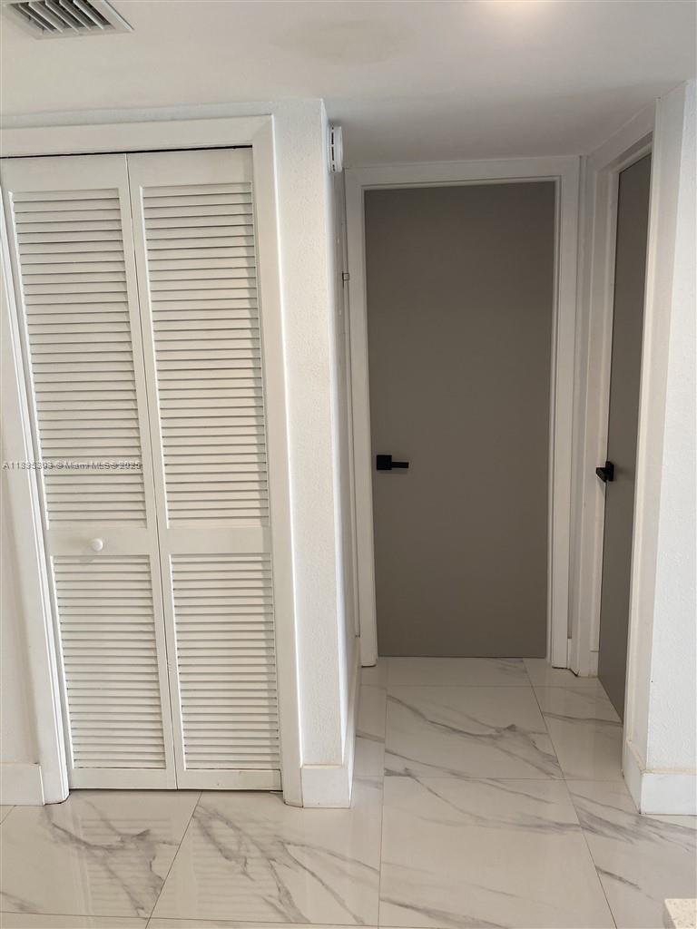 RACQUET CLUB APARTMENTS A - Residential Lease