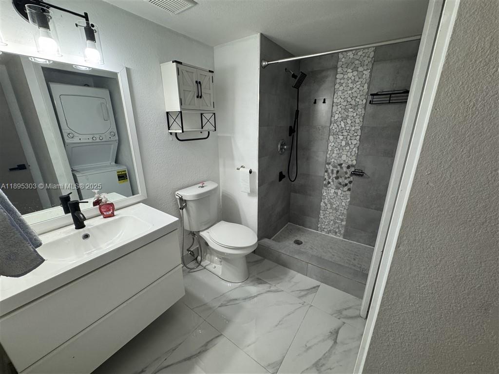 RACQUET CLUB APARTMENTS A - Residential Lease