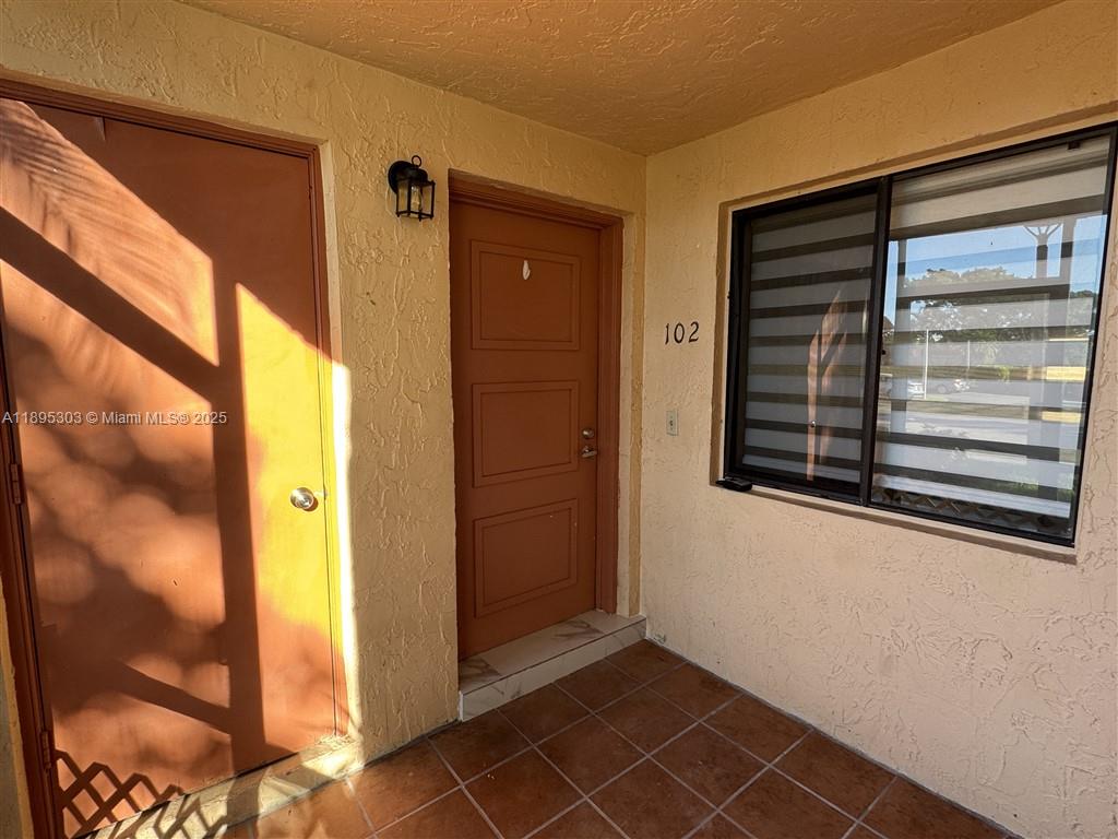 RACQUET CLUB APARTMENTS A - Residential Lease