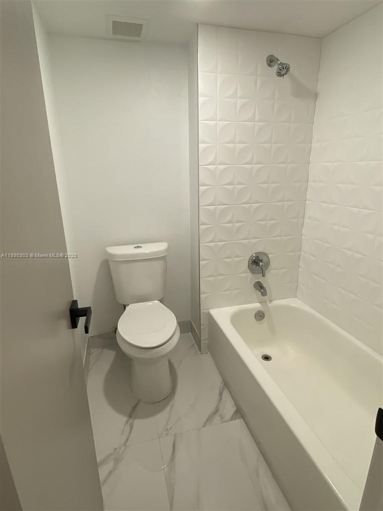 RACQUET CLUB APARTMENTS A - Residential Lease
