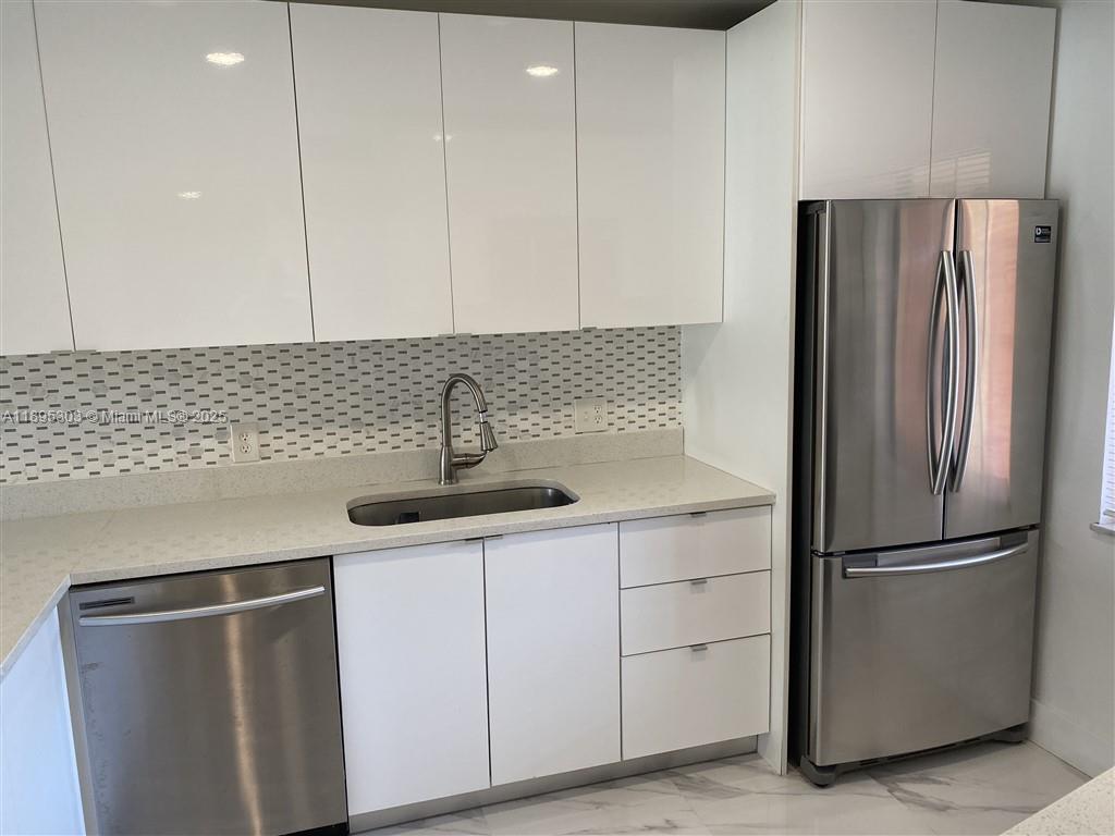 RACQUET CLUB APARTMENTS A - Residential Lease