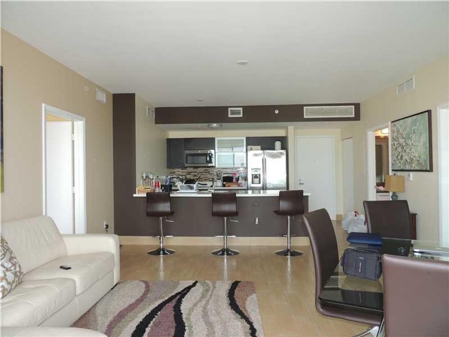 Gorgeous and contemporary 2/2 at the Ivy Condominium. This unit features new porcelain floors throughout, stainless steel appliances, kitchen backsplash and many other upgrades. Building luxury amenities include infinity pool, spa, sauna, party/media room , gym, 24 hour concierge, and valet parking. The Ivy is in an amazing gated community walking distance to restaurants and the new Brickell City Centre. Priced to sell! Don't miss this amazing opportunity!