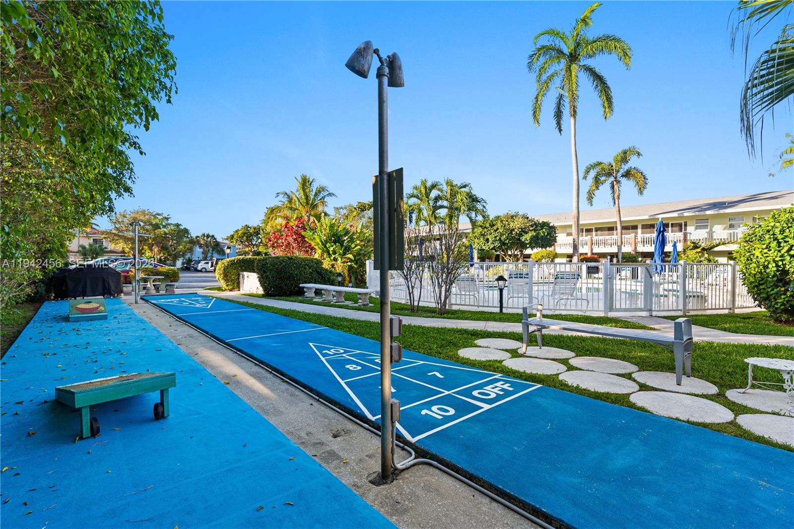 DEAUVILLE TERRACE CO-OP - Residential