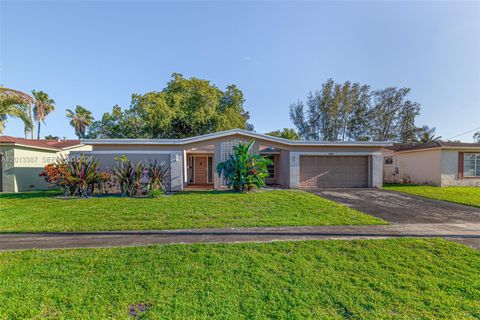 Photo of 7160 NW 21st St, Sunrise, FL 33313 (MLS # A12013387)
