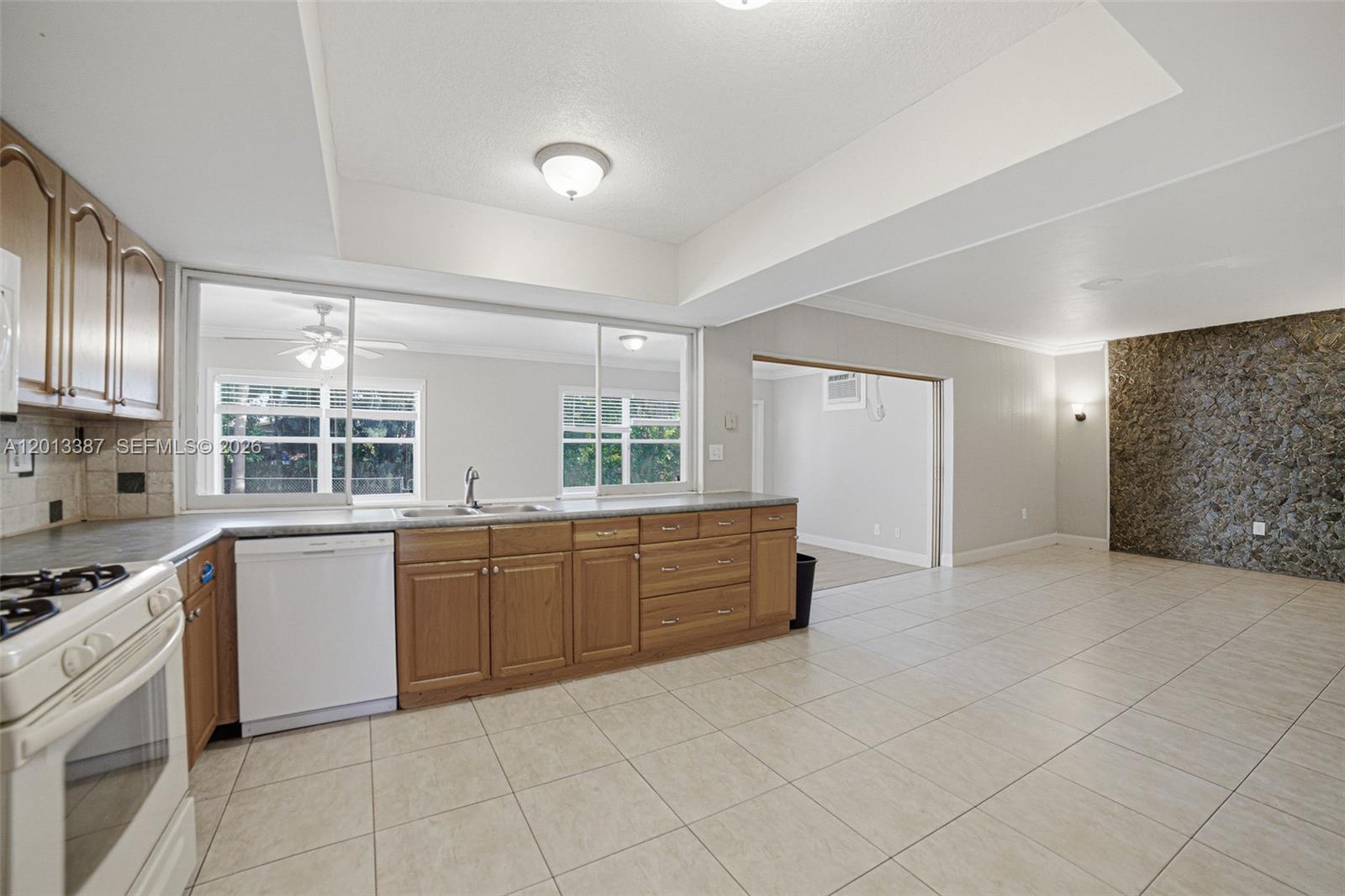 SUNRISE GOLF VILLAGE FIRS - Residential
