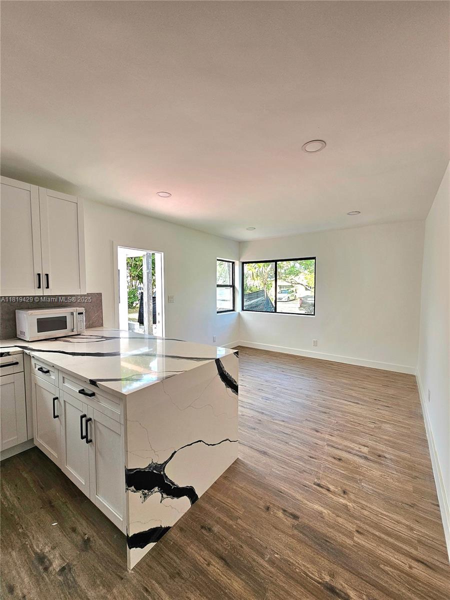 HOLLYWOOD - Residential Lease