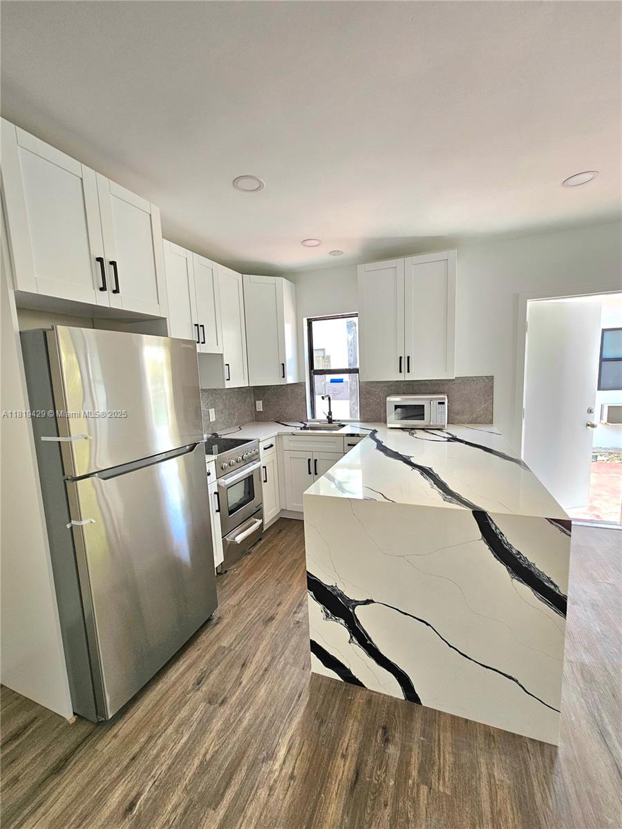 HOLLYWOOD - Residential Lease