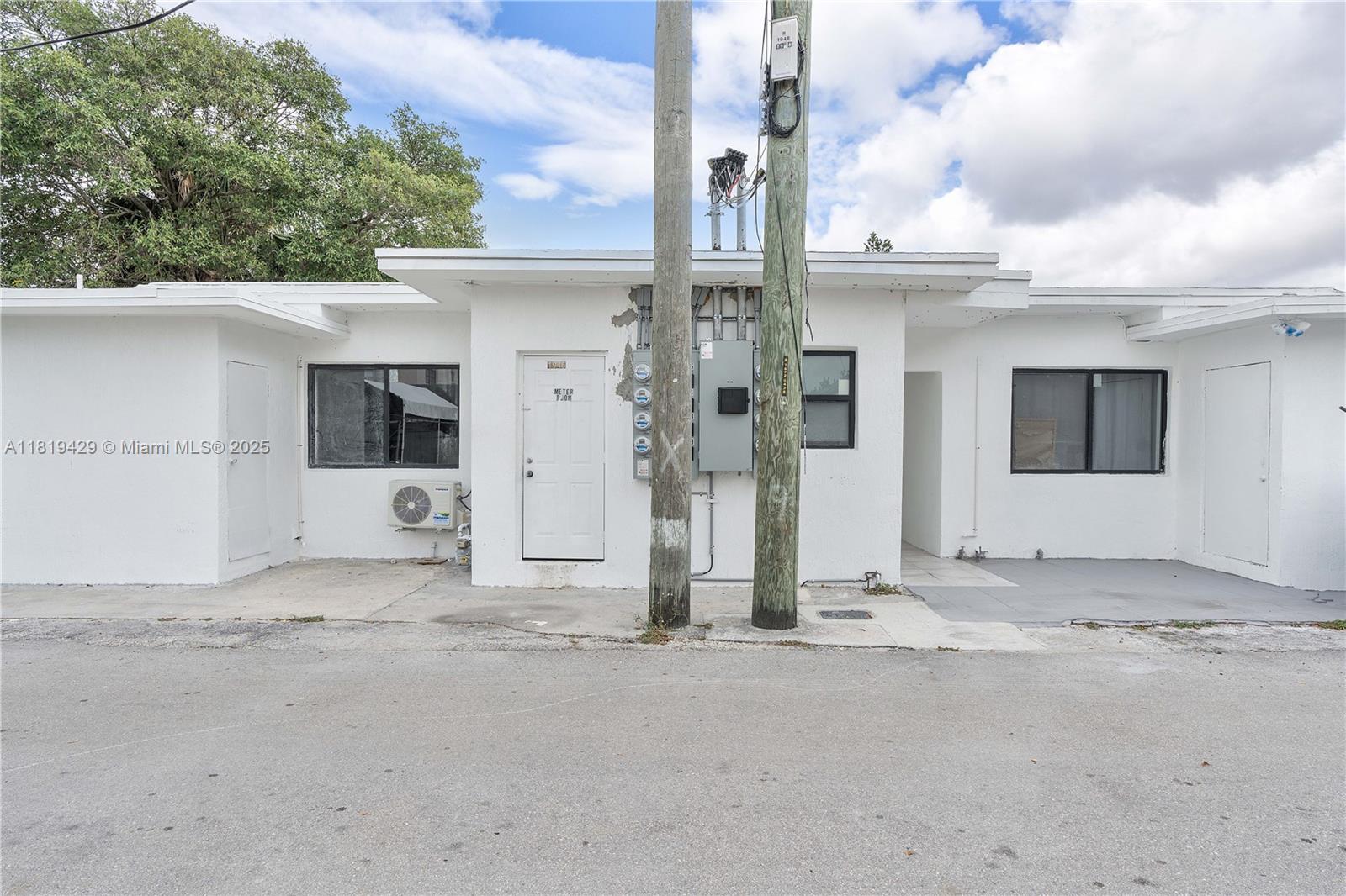 HOLLYWOOD - Residential Lease