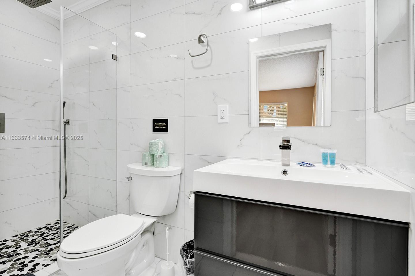 HOLLYWOOD LAKES SECTION - Residential Lease