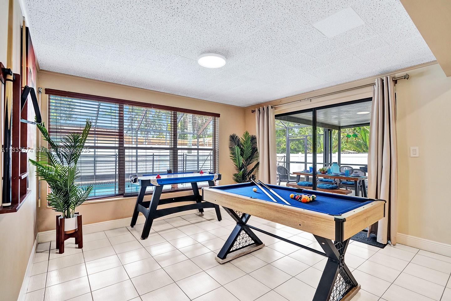 HOLLYWOOD LAKES SECTION - Residential Lease