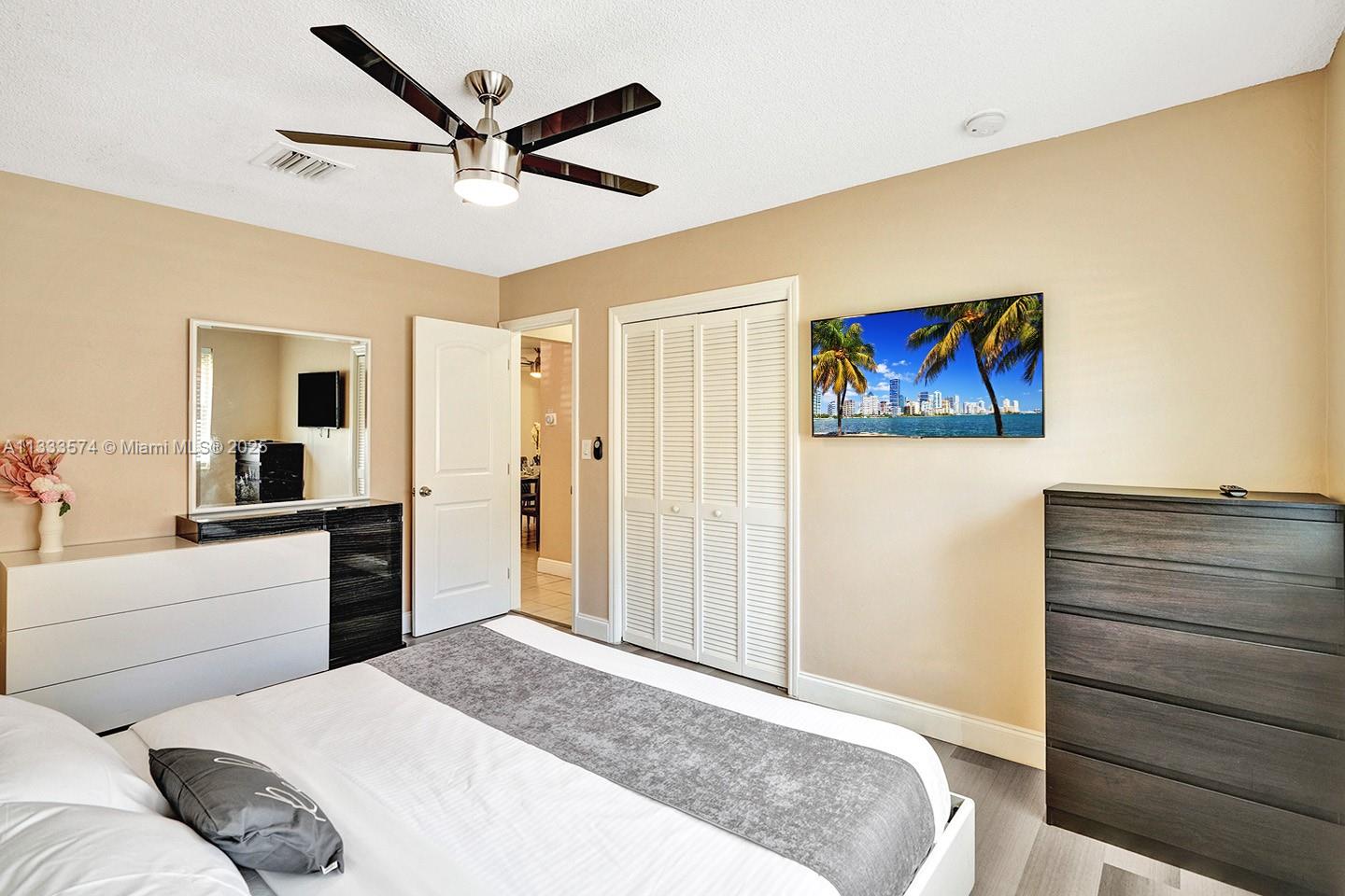 HOLLYWOOD LAKES SECTION - Residential Lease