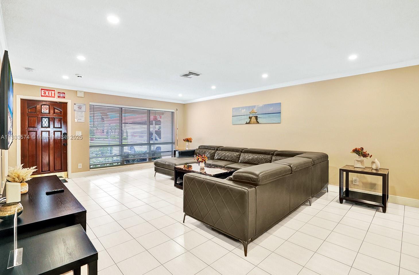 HOLLYWOOD LAKES SECTION - Residential Lease