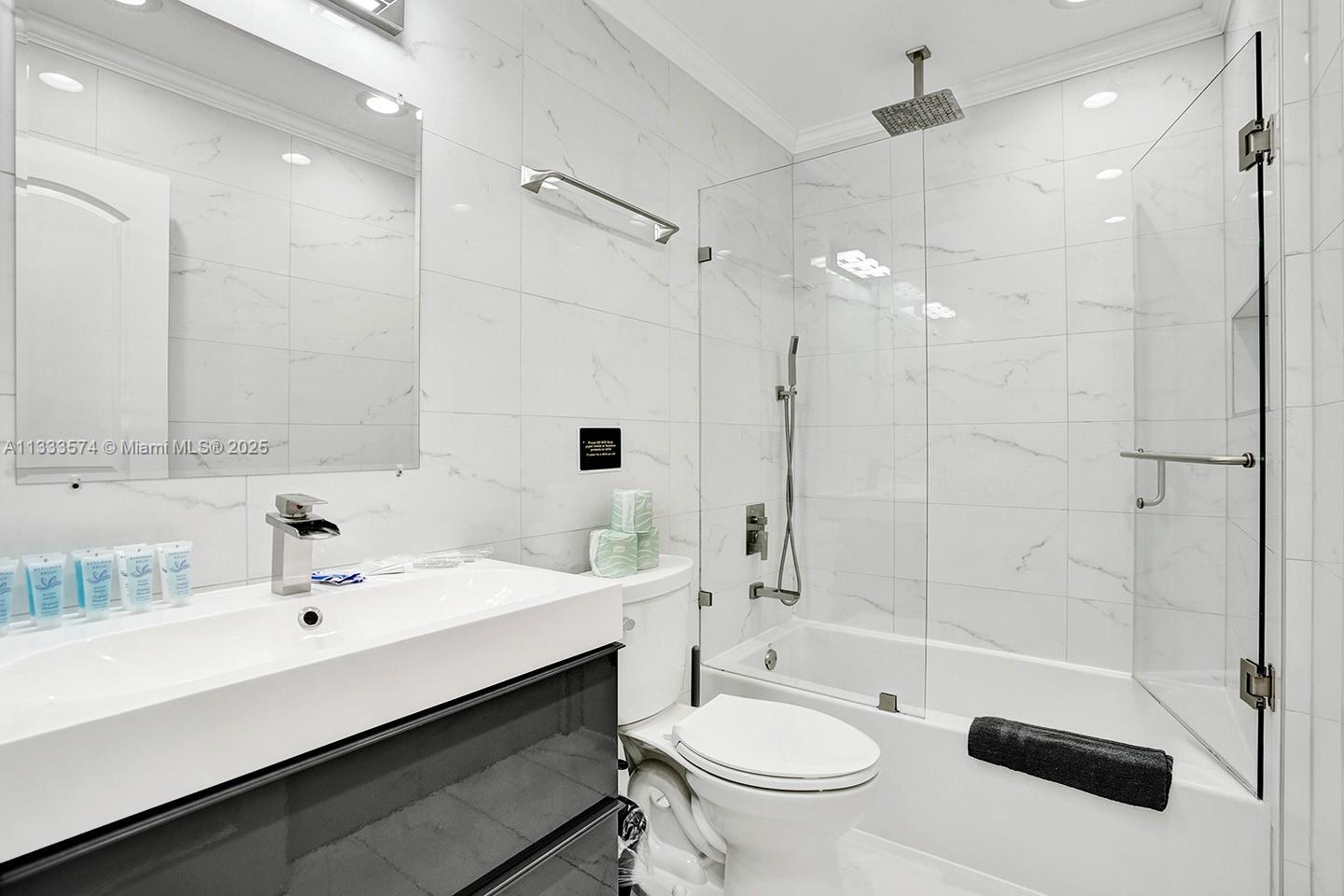 HOLLYWOOD LAKES SECTION - Residential Lease