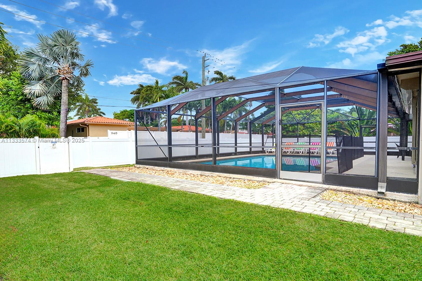 HOLLYWOOD LAKES SECTION - Residential Lease