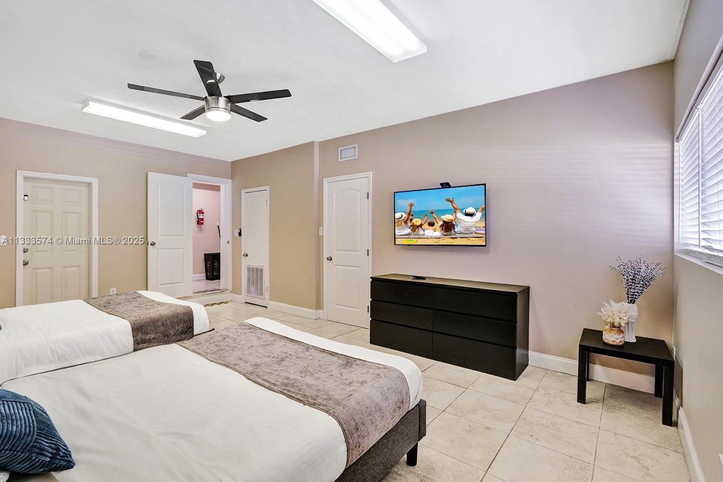 HOLLYWOOD LAKES SECTION - Residential Lease